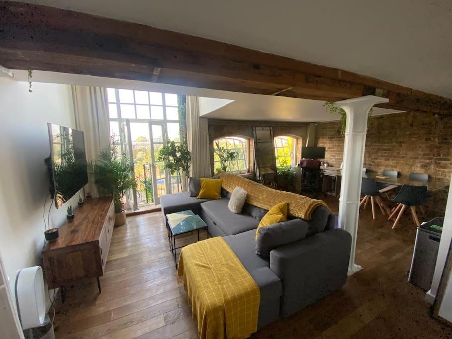 Luxury Artistic 2 Bedroom W/Balcony-Great Location Central Лондон Екстериор снимка